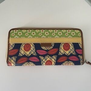 Fossil Vintage Floral Zip Around Wallet